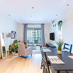 2Br Breathtaking Waterfront Heart Of Marina