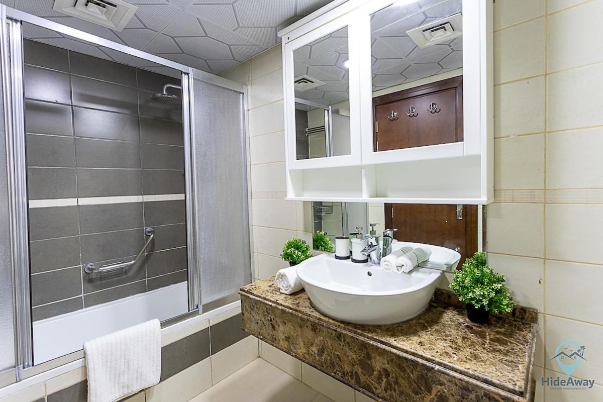 Apartment 2br Breathtaking Waterfront Heart Of Marina *
